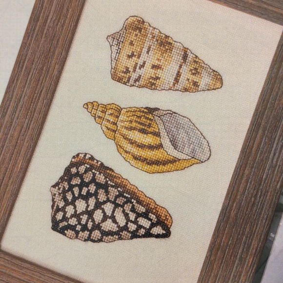 Just CrossStitch Magazine August 2004 - Picture 11 of 16